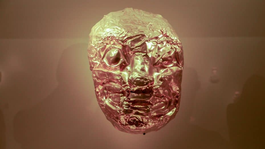 Gold mask - Museo del Oro de Bogotá collections