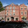 Overlooking Christ Church Cathedral, Harding Hotel is located beside Dublin's Temple Bar district. It offers spacious rooms with free Wi-Fi, a bistro-style restaurant and a lively bar.