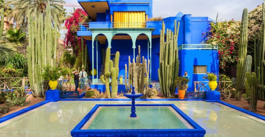 El Jardín Majorelle de Marrakech da una idea de cómo vivía y jugaba la alta sociedad durante la dominación colonial francesa.