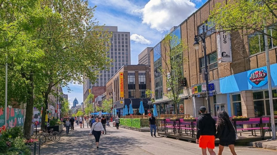 Amb el carrer Sainte-Catherine com a artèria principal, la Gay Village de Montreal és un barri vibrant.