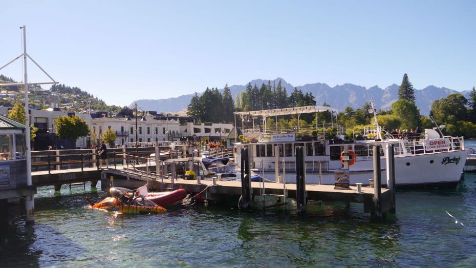 Il CBD di Queenstown, l'epicentro della città, offre attività, punti di ristoro e vita notturna.