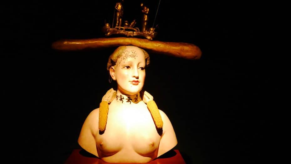 Escultura de Salvador Dalí en el Museo Botero