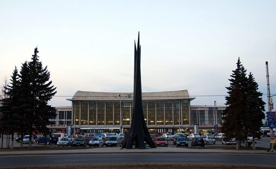 The Brasov Train Station area provides convenience for travel connections. The area has several hotels, budget accommodations, and easy access to public transportation.