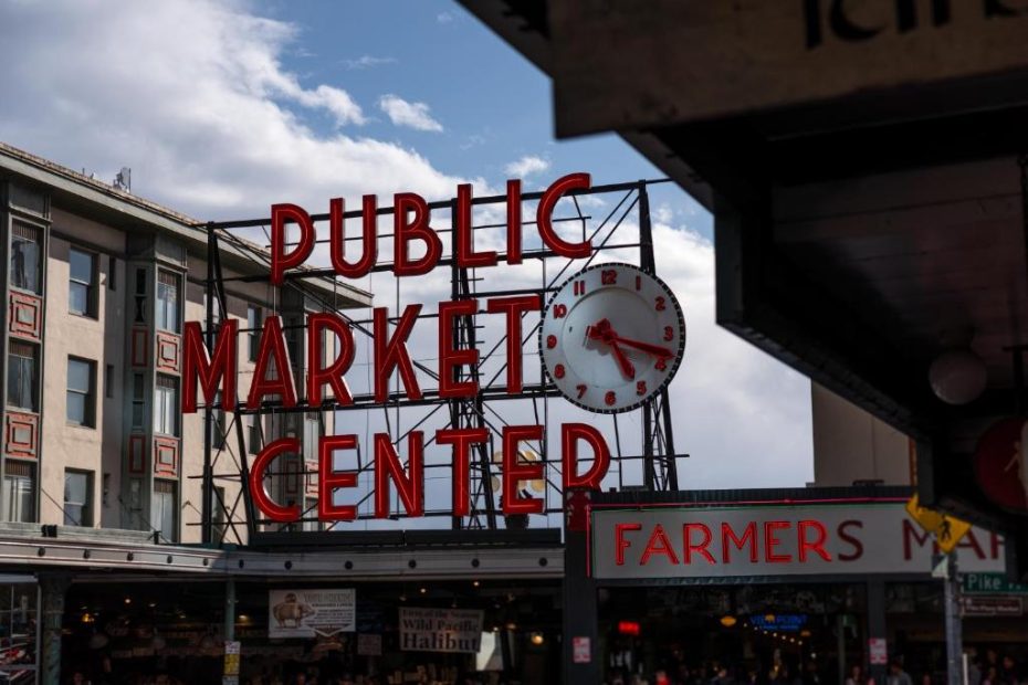 Il centro di Seattle, il quartiere centrale degli affari della città, ospita molti punti di riferimento.