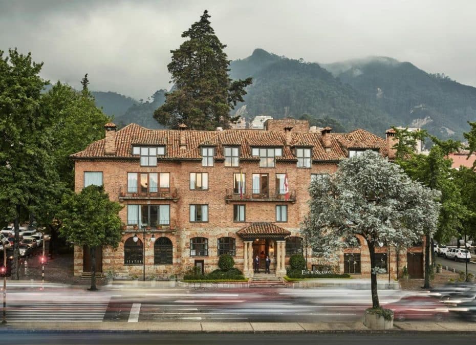 El exterior del Four Seasons Hotel Casa Medina Bogotá es sencillamente impresionante