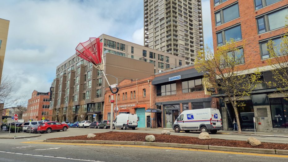 Al norte del centro, Belltown cuenta con modernos edificios de apartamentos y locales de moda.