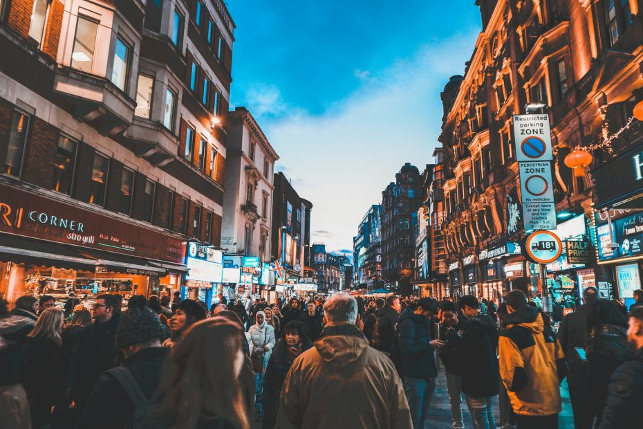 Situat en el cor del districte de Westminster, el West End és la millor zona per allotjar-se a Londres i gaudir de la vida nocturna.