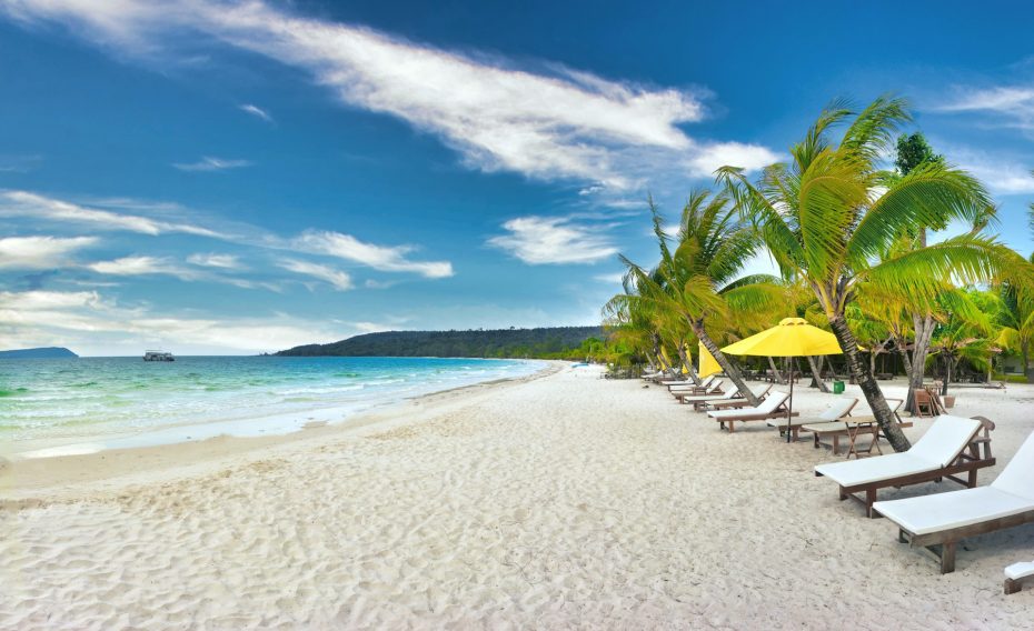 Situada al noreste de la playa de Kaoh Toch, Long Set Beach, o playa 4K, recibe su nombre por sus aproximadamente cuatro kilómetros de costa.