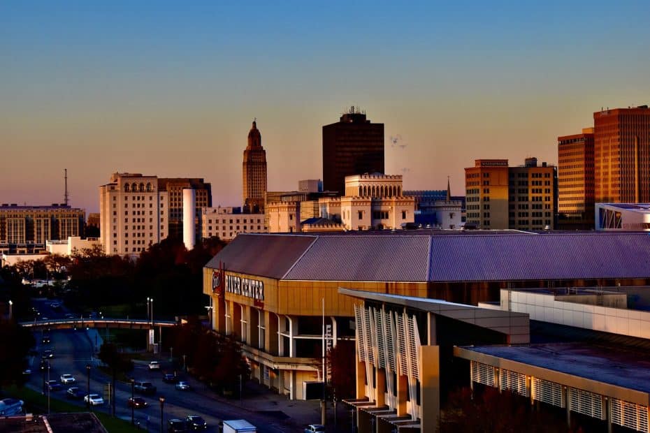 El centro de la ciudad es el distrito más conveniente para alojarse en Baton Rouge