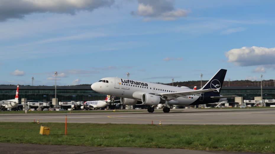 Flughafen Zürich (ZRH) è l'aeroporto internazionale di Zurigo. È una zona ideale per trovare un alloggio durante una lunga sosta o un breve viaggio.