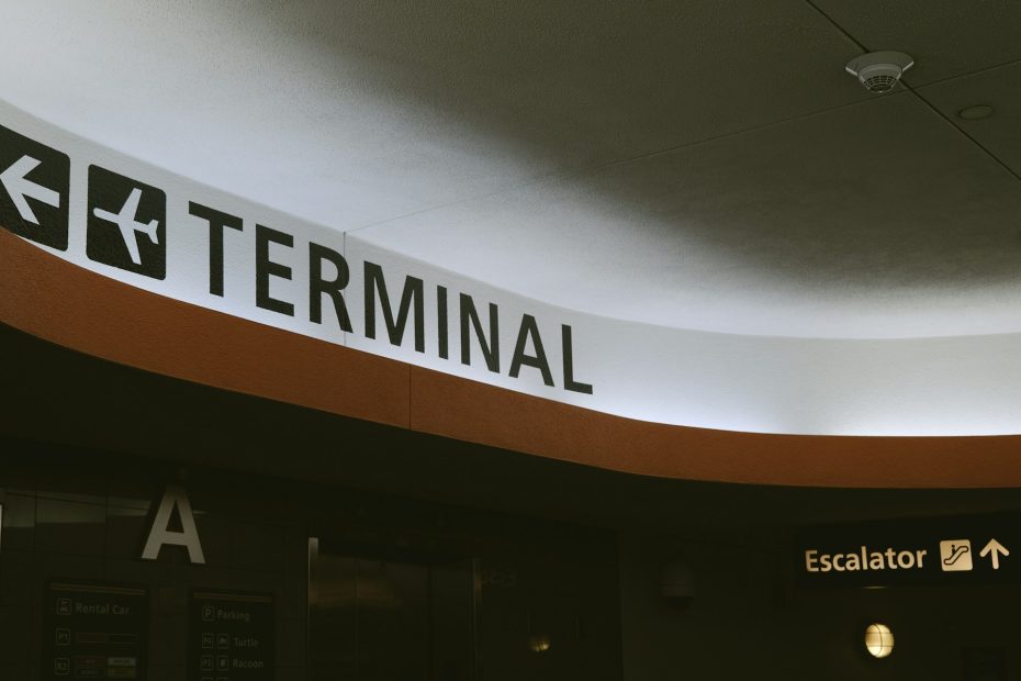 L'Aeroport Internacional d'Orlando (MCO) està convenientment situat per a escales o estades ràpides.