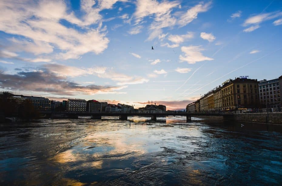 Saint-Jean et Charmilles è una zona più residenziale che offre un ambiente tranquillo.