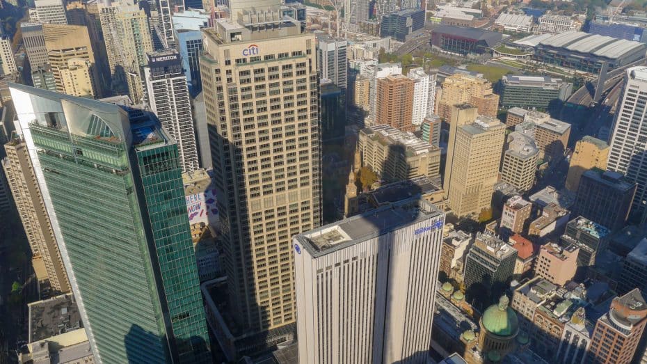 Vistas del centro de la ciudad desde la cubierta panorámica del Sydney Tower Eye