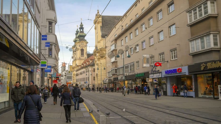 Innere Stadt (Old Town) is the heart of Linz, filled with historical buildings, shops, and market stalls.