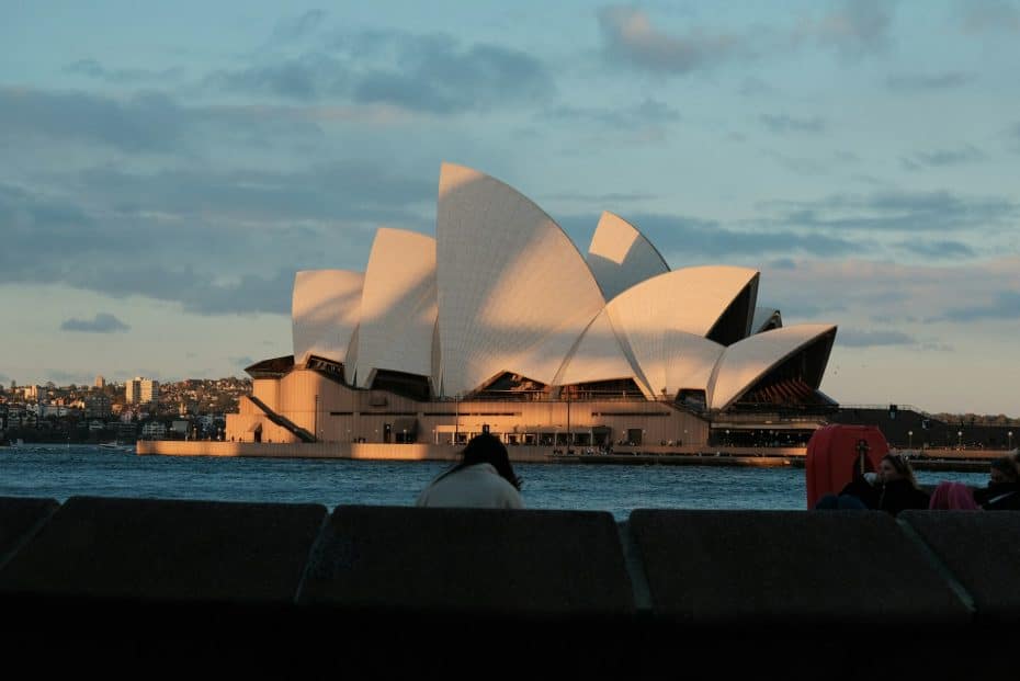 The Rocks is ideal for first-time visitors to Sydney. Close to major landmarks, it combines historical charm with modern amenities.