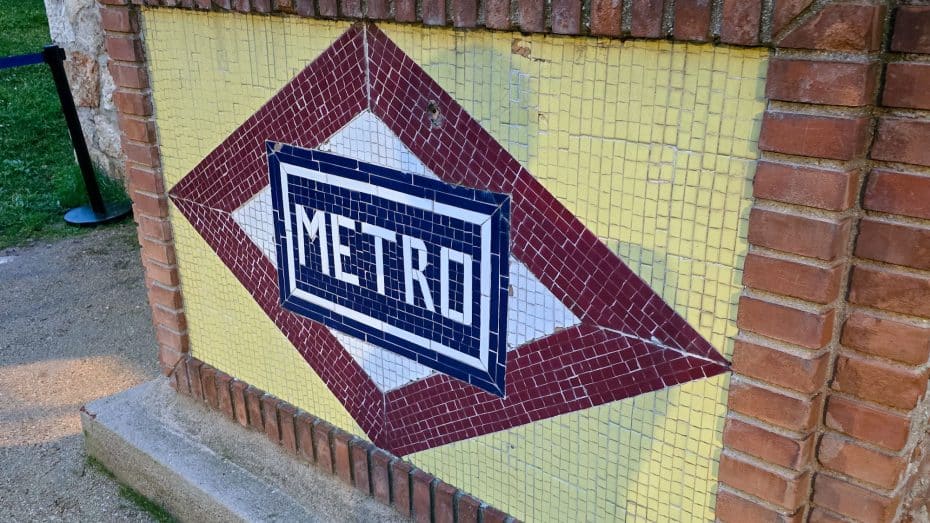 Metro's original 1919 mosaic logo in Pacífico's Engine Shed - Metro Museums in Madrid