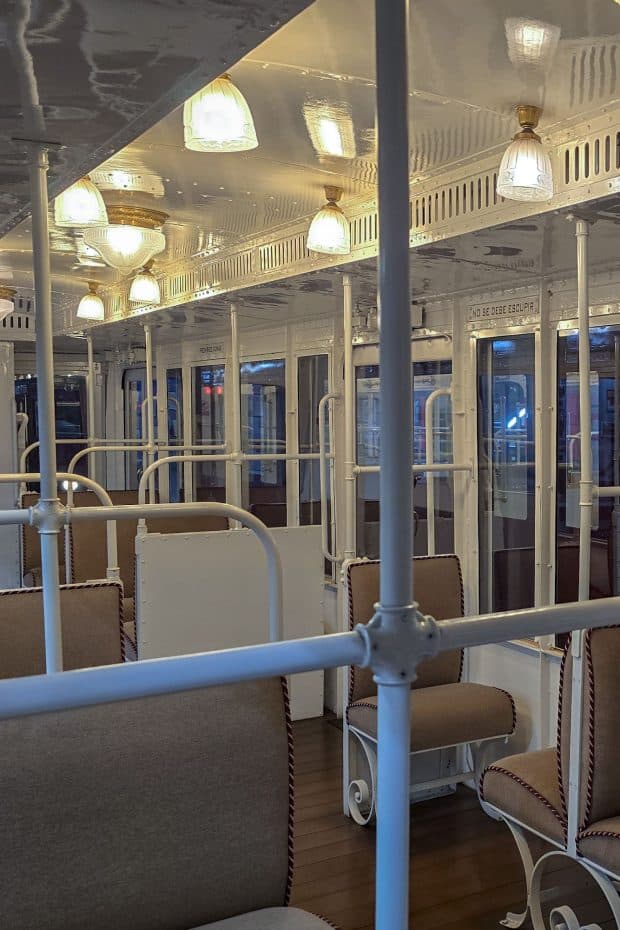 The interior of the 1919 Cuatro Caminos trains was surprisingly luxurious