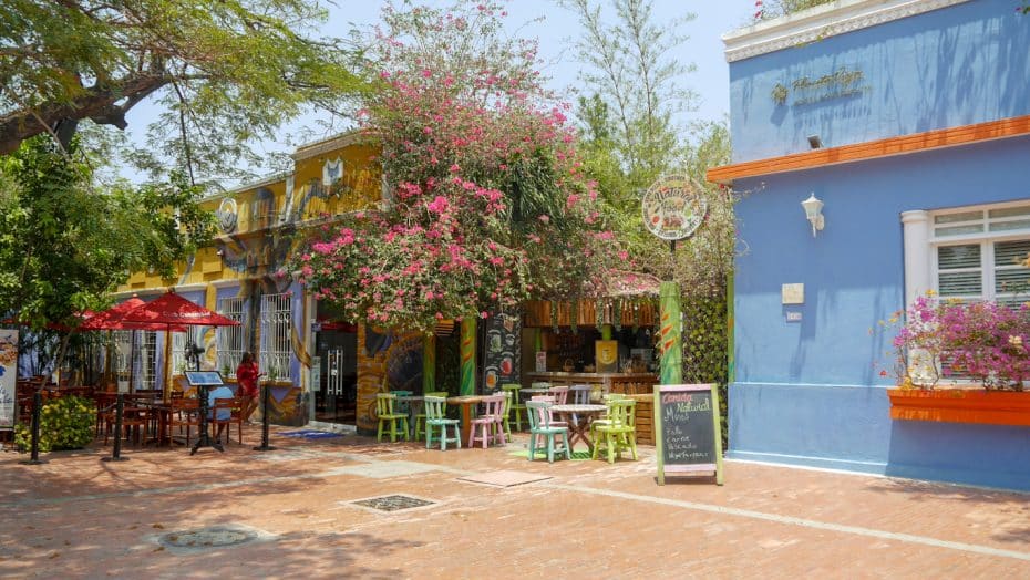 El Parque de los Novios está repleto de animados restaurantes y bares