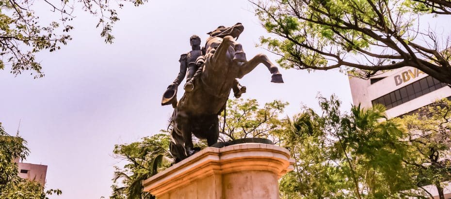 El Parque de Bolívar de Santa Marta cuenta con una estatua ecuestre de El Libertador