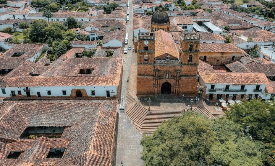 Vista del precioso casco antiguo de Barichara y su bonita plaza.