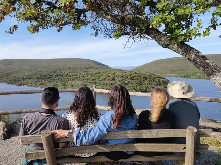 Foto de grupo en uno de los muchos miradores de Monfragüe