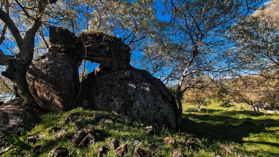 La tumba de la princesa está encima de esta formación rocosa
