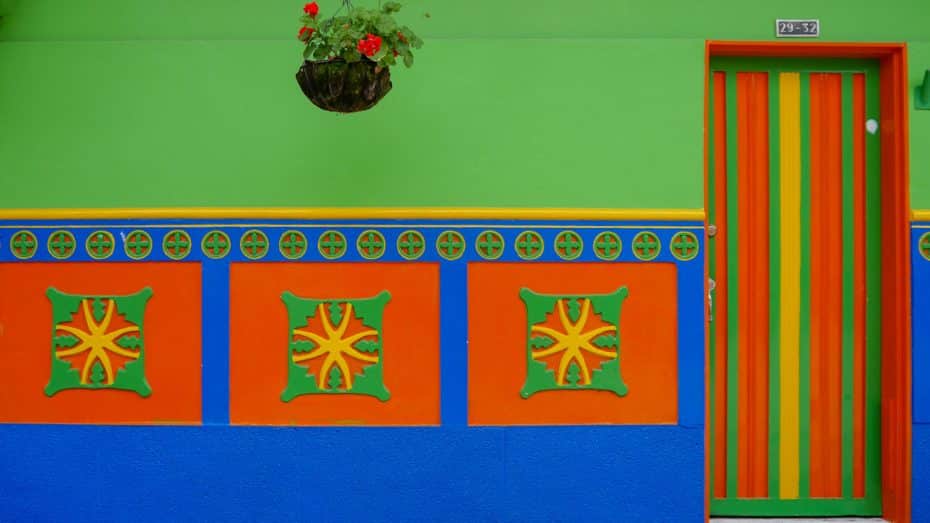 Detalle de una casa colorida en Guatapé