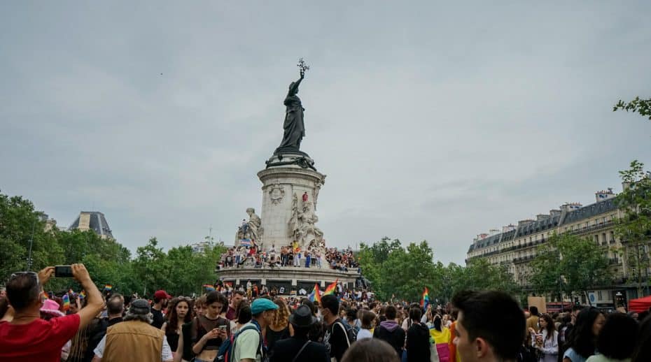 La Place de la République durante el Orgullo LGBTQ+ de París