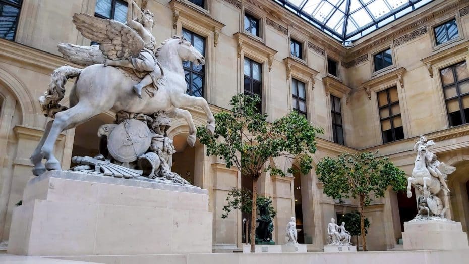 El Louvre es uno de los museos más visitados de París