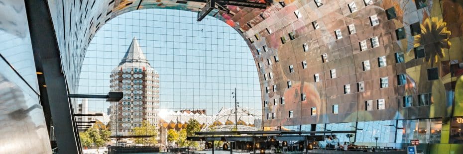 Conocido por su arquitectura llamativa y excelentes conexiones, el centro de Róterdam también ofrece una animada vida nocturna