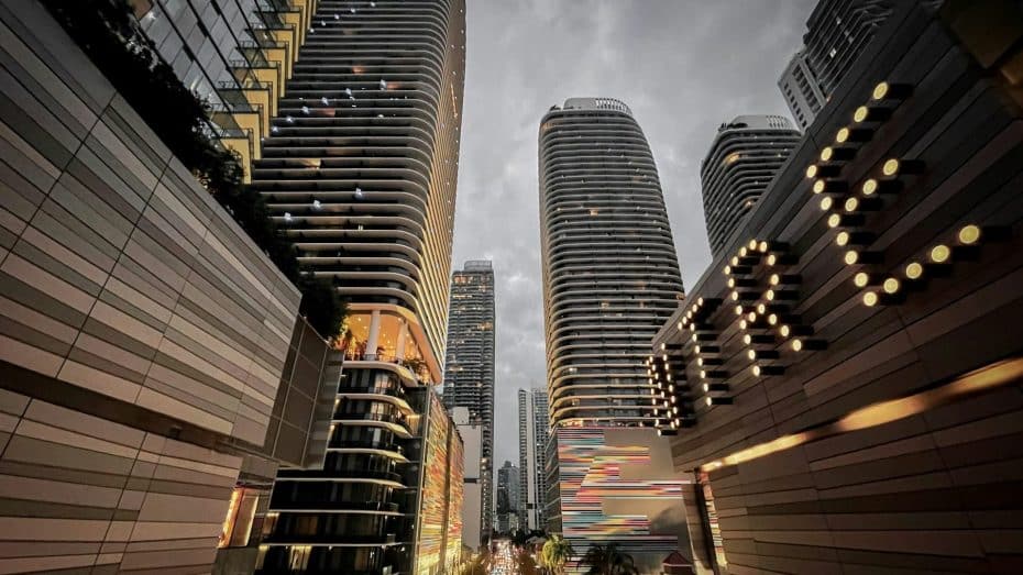 Brickell City Centre es un destino de compras y gastronomía de alto nivel en Miami
