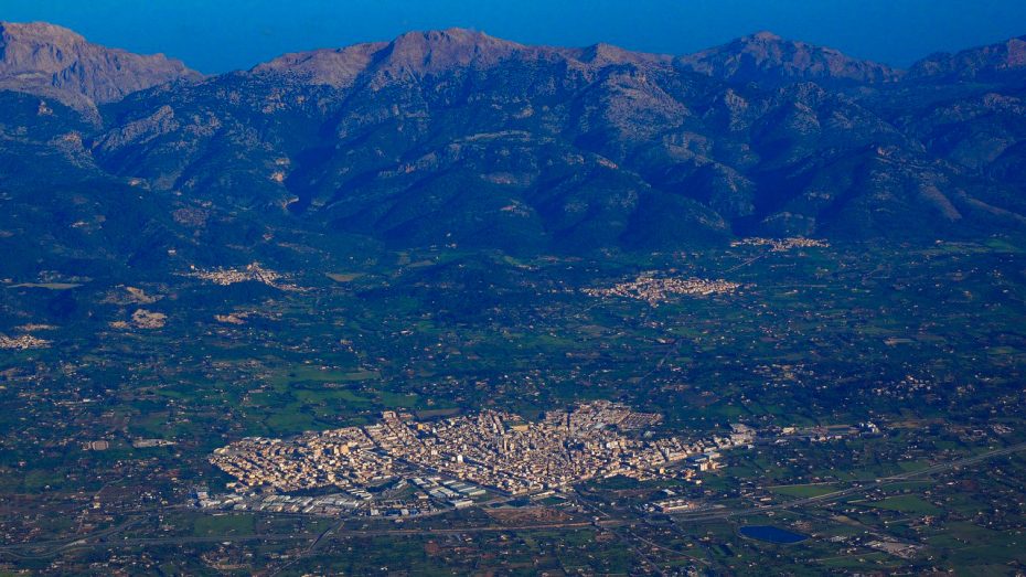 Para quienes buscan un ambiente local en el centro de Mallorca, Inca es el lugar ideal.