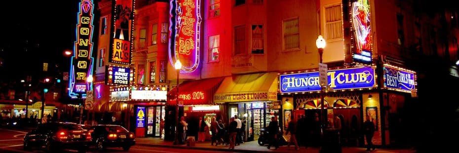 Tenderloin, un barrio crudo y ecléctico, es conocido por su escena artística, bares de toda la vida y teatros independientes.