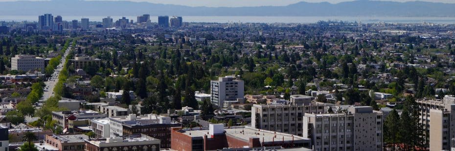 Berkeley, sede de la Universidad de California, es una ciudad universitaria con rutas de senderismo y mucho ambiente cultural.