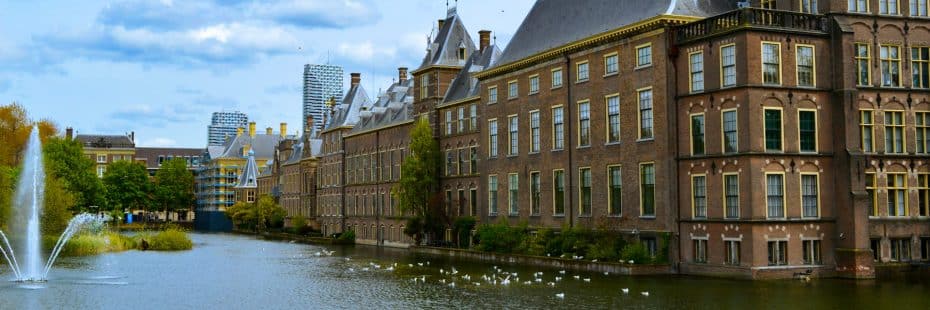 Ubicado en el corazón del Centrum de La Haya, el área de Binnenhof es el centro histórico y político de la ciudad y de los Países Bajos.