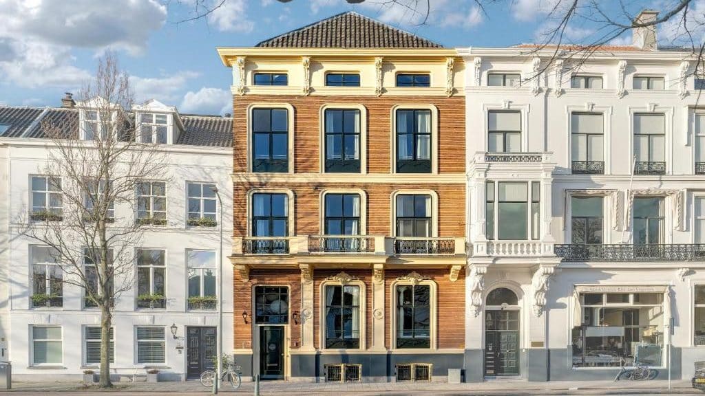 Ubicado justo al este de Zorgvliet, Archipelbuurt es conocido por sus casas señoriales, avenidas arboladas y gran concentración de embajadas.