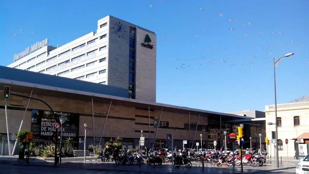 Moderna e ben collegata, l’area intorno alla stazione María Zambrano di Málaga è molto comoda per i viaggiatori.