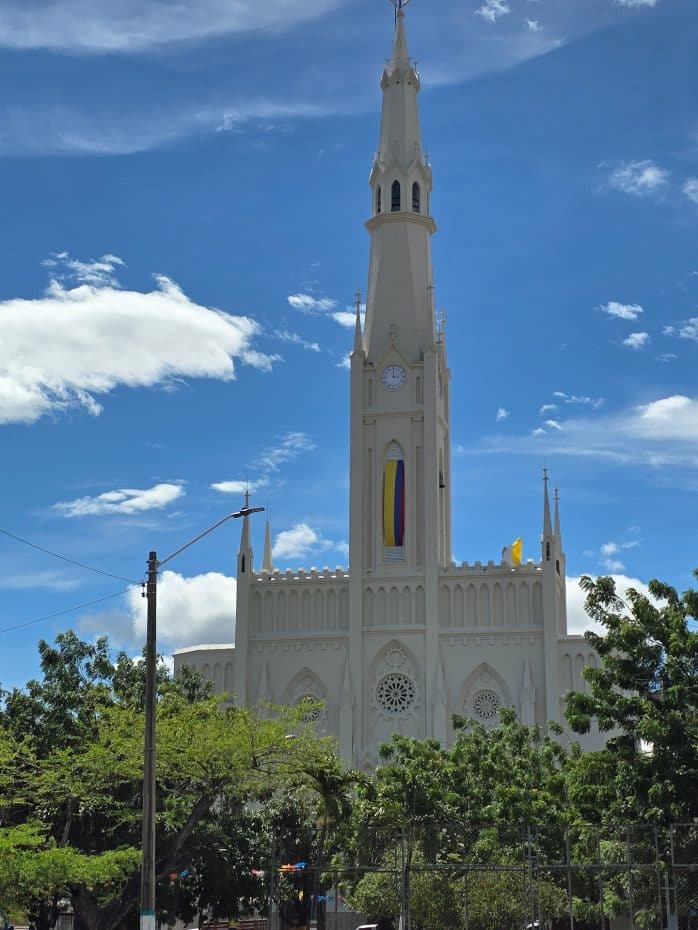 Parque de San Luis y Basílica de Chiquinquirá - Atracciones de Cúcuta