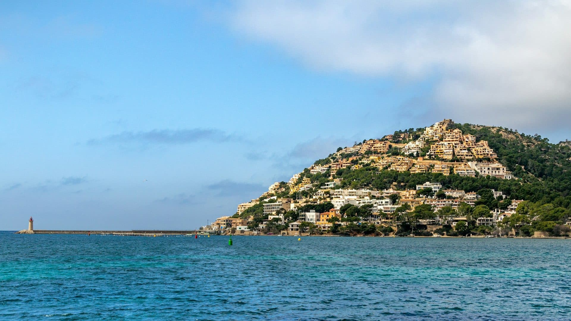 Port d'Andratx es una de las mejores zonas donde alojarse en Mallorca para una escapada de lujo junto al mar en un entorno pintoresco.
