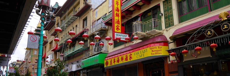 El Chinatown de San Francisco combina cultura vibrante, templos históricos y mercados bulliciosos en un entorno urbano lleno de color.