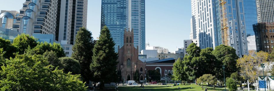 South of Market (SoMa) combina tecnología y cultura, con museos contemporáneos, restaurantes de autor y una comunidad LGBTQ+ vibrante