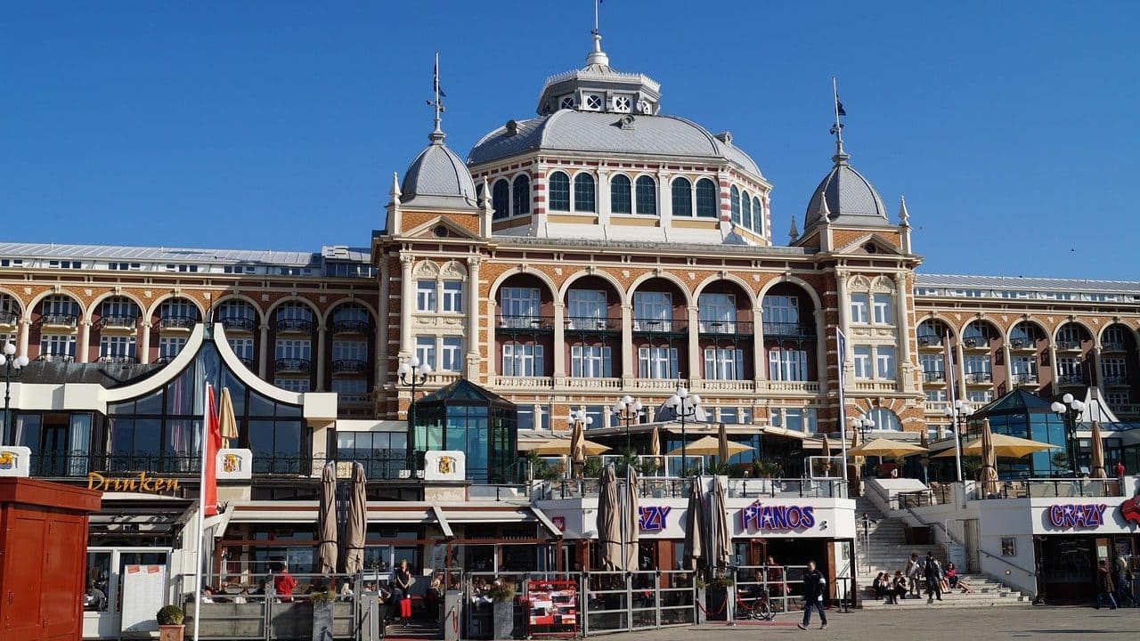 El Hotel Kurhaus de 1885 marcó la transformación de Scheveningen en un destino de lujo