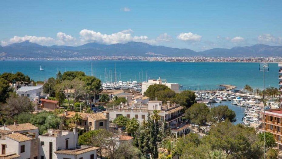 El destino número uno de la isla entre los viajeros alemanes, El Arenal es una excelente localidad en Mallorca.