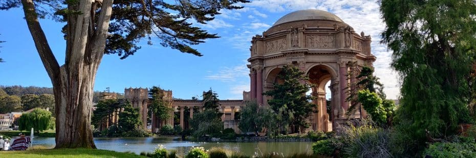 El exclusivo Marina District cuenta con parques frente al mar, el Palace of Fine Arts y vistas de postal al Golden Gate.