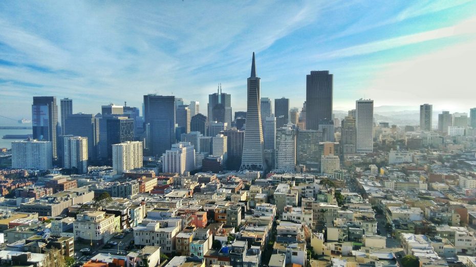 El centro de San Francisco es la mejor zona para alojarse por su combinación de lugares culturales, tiendas, vida nocturna y teatros.