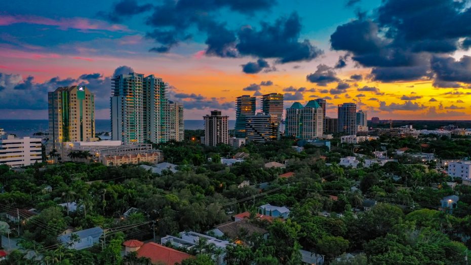 Coconut Grove combina arquitectura histórica y moderna a orillas de la bahía de Biscayne