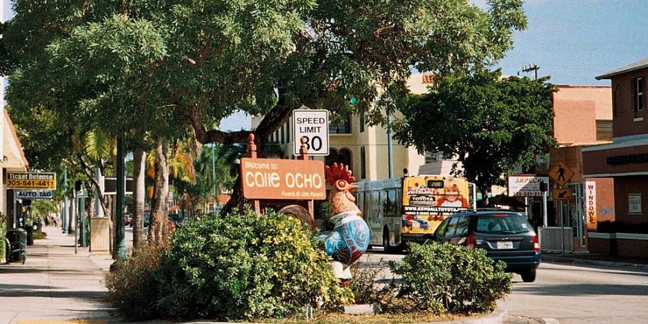 Famosa por su herencia cubana, la Pequeña Habana es uno de los barrios más icónicos de Miami.