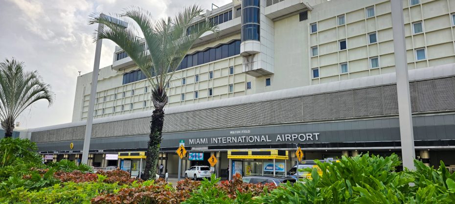 Alojarse cerca del Aeropuerto Internacional de Miami es una de las opciones más prácticas si estás en tránsito por MIA o tienes un vuelo temprano por la mañana