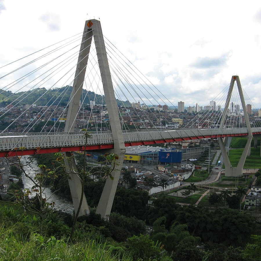 Dosquebradas ofrece alojamientos baratos y acceso rápido tanto a Pereira como a Santa Rosa de Cabal