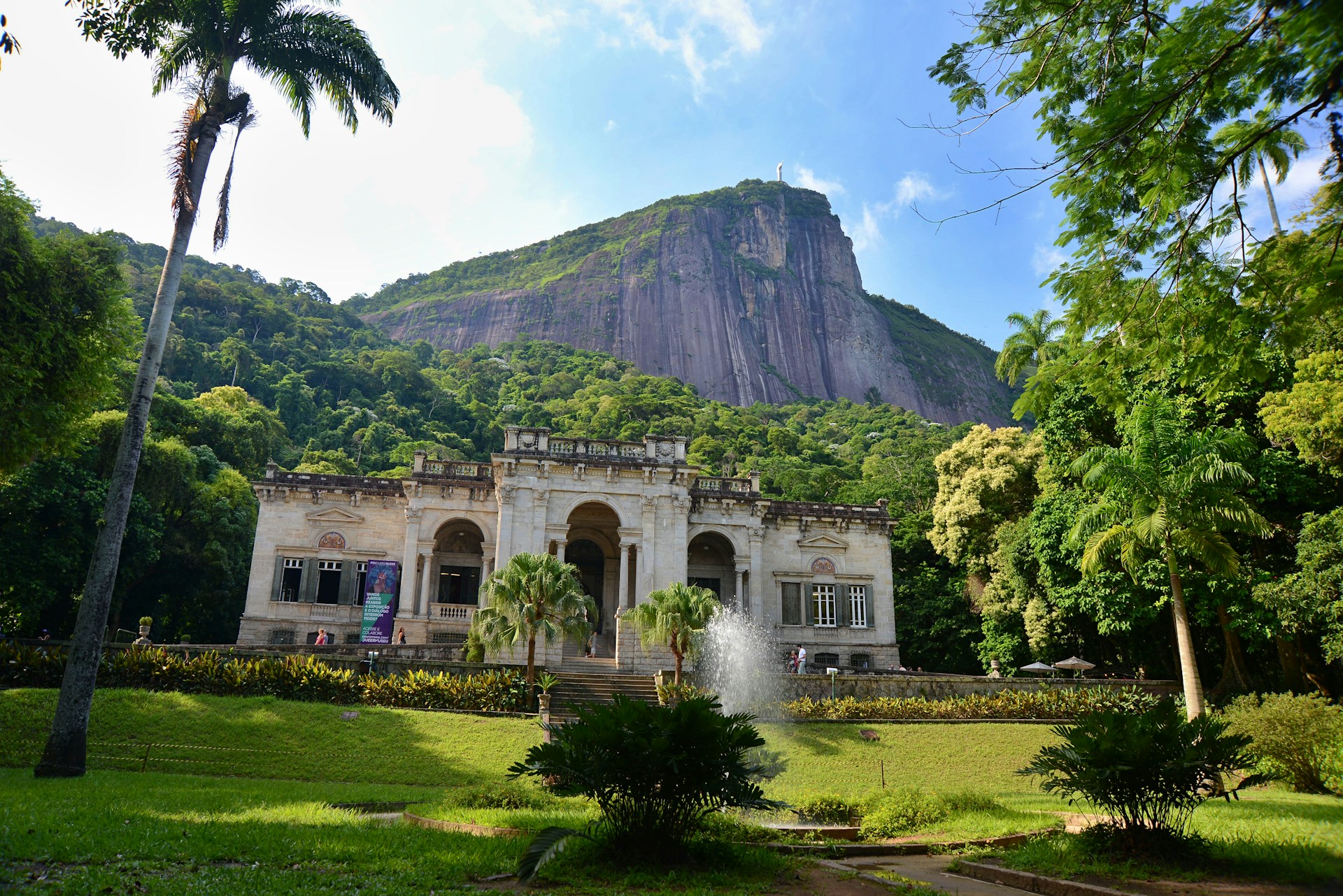 Con la Lagoa Rodrigo de Freitas e il celebre Giardino Botanico, Lagoa e Jardim Botânico sono tra i quartieri più eleganti di Rio de Janeiro.